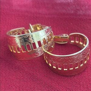 Vintage Gold Tone Hoop Clip On Earrings